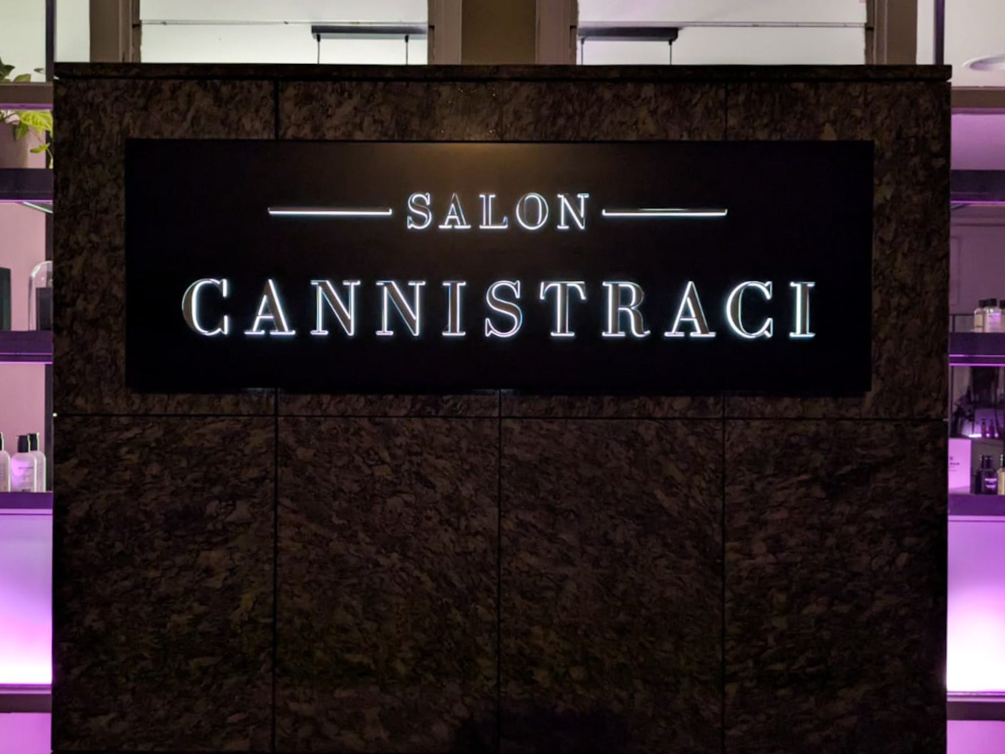 Leuchtbuchstaben "Salon Cannistraci"